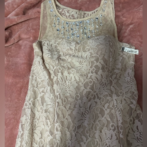 Dress - Picture 3 of 4